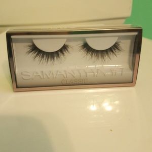 Huda Beauty false eyelashes